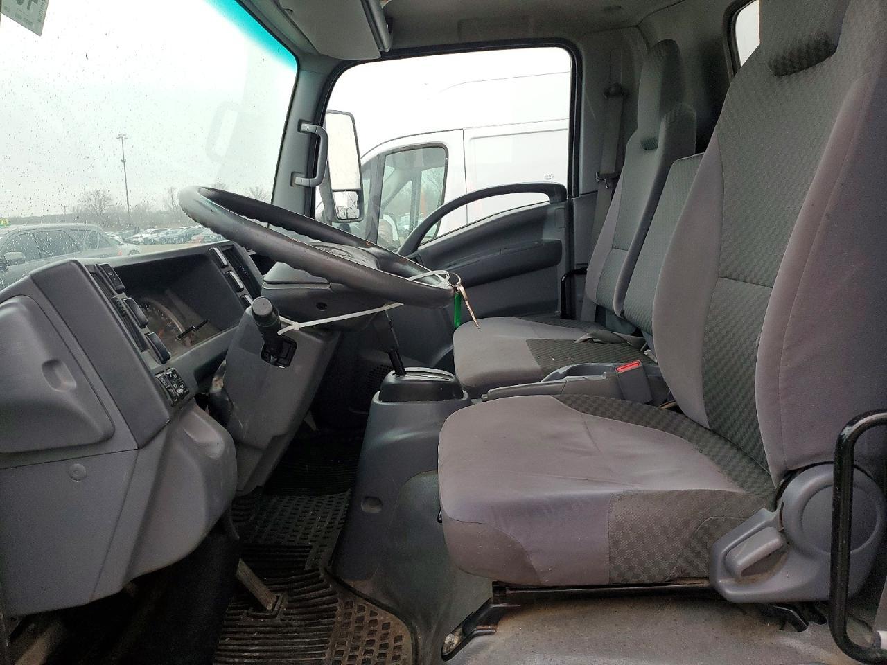 2014 Isuzu Npr Box Truck - Фото 7