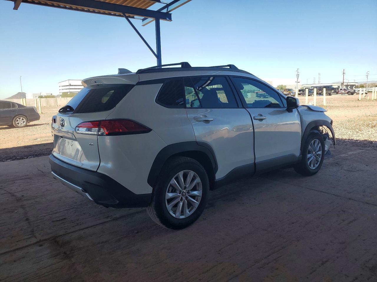 2023 Toyota Corolla Cross Le - Image 3