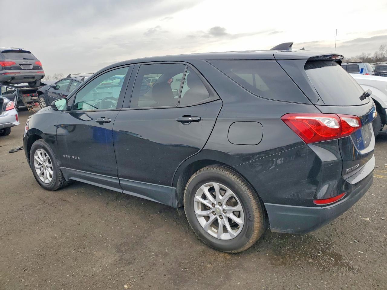 2019 Chevrolet Equinox Ls - Фото 2