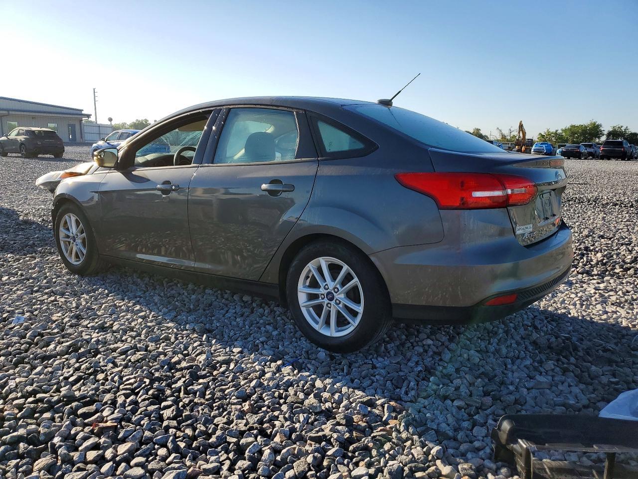 2016 Ford Focus Se - Image 2