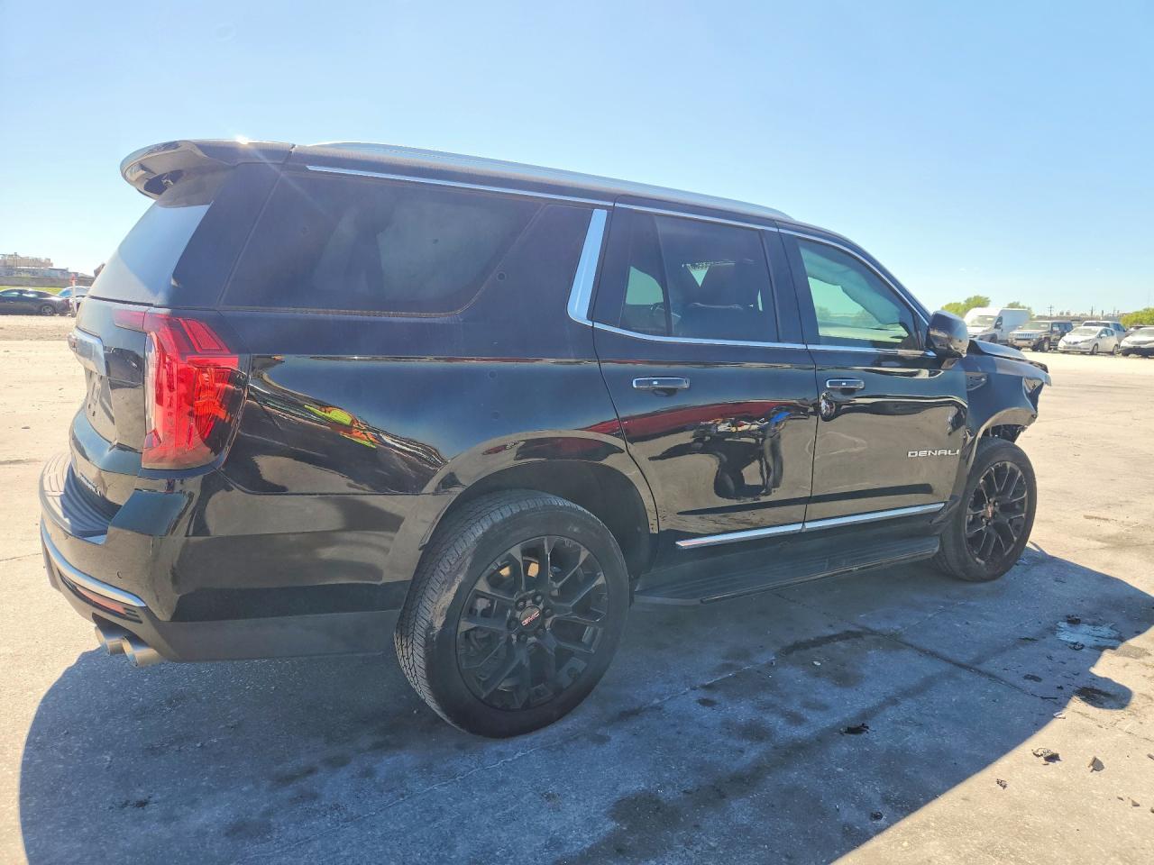 2022 GMC Yukon Denali - Фото 3