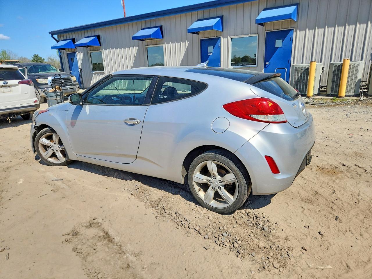 2013 Hyundai Veloster Base - Image 2