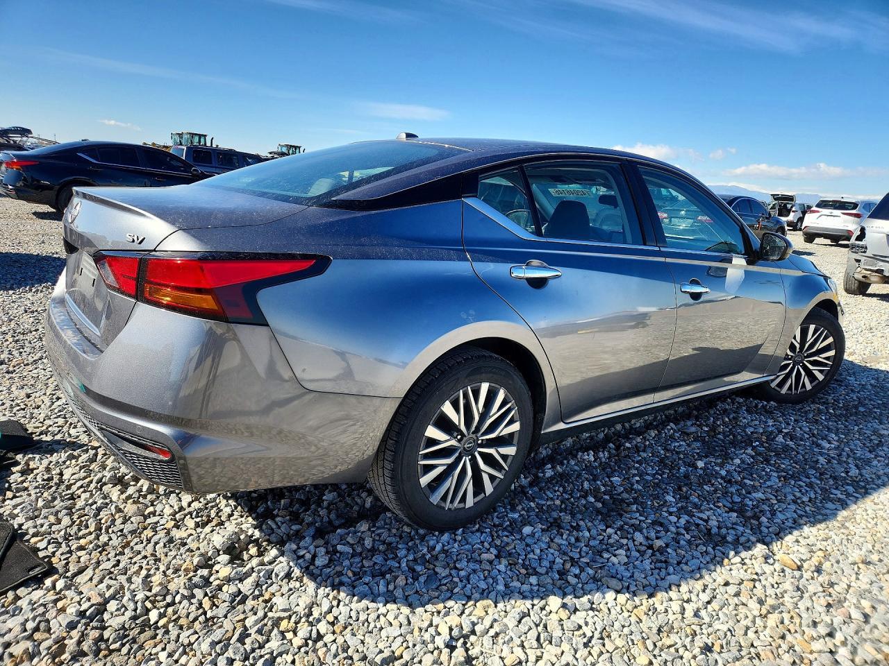 2023 Nissan Altima 2.5 Sv - Image 3