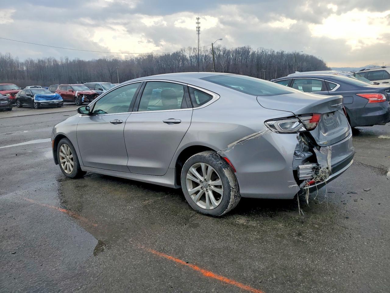 2016 Chrysler 200 Limited - Фото 2