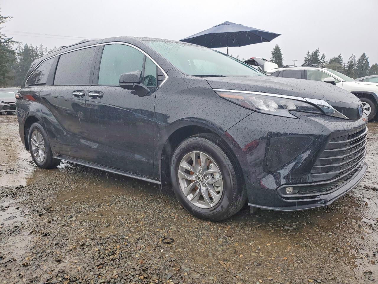 2025 Toyota Sienna Xle 7-Passenger - Image 4