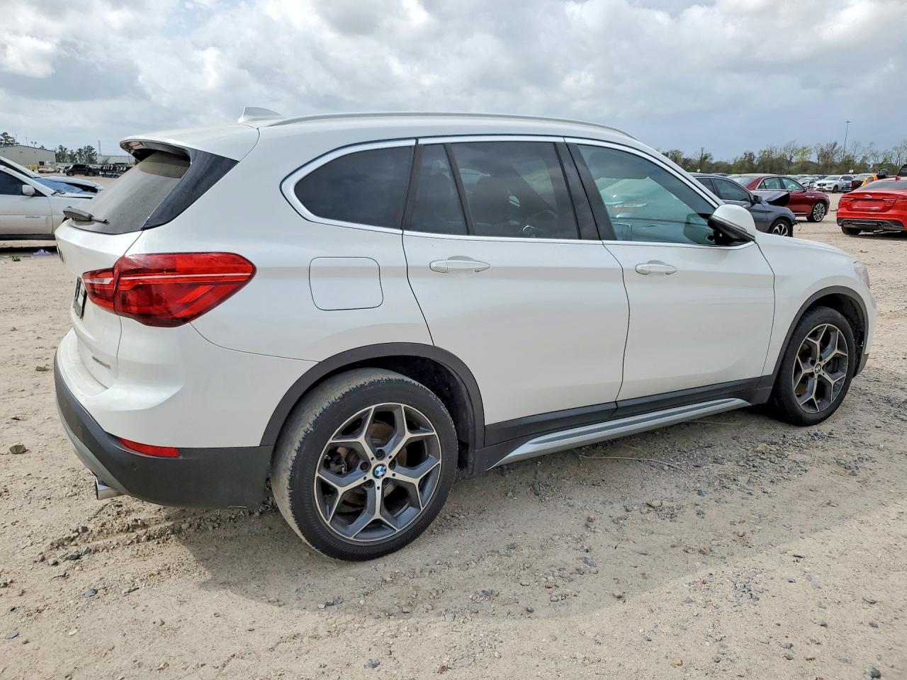 2019 BMW X1 Sdrive28I - Фото 3