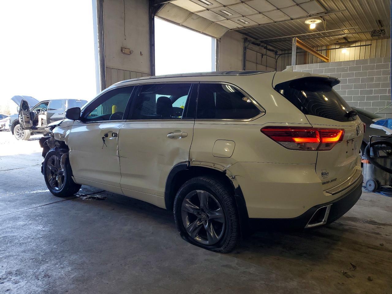 2019 Toyota Highlander Limited Platinum - Фото 2