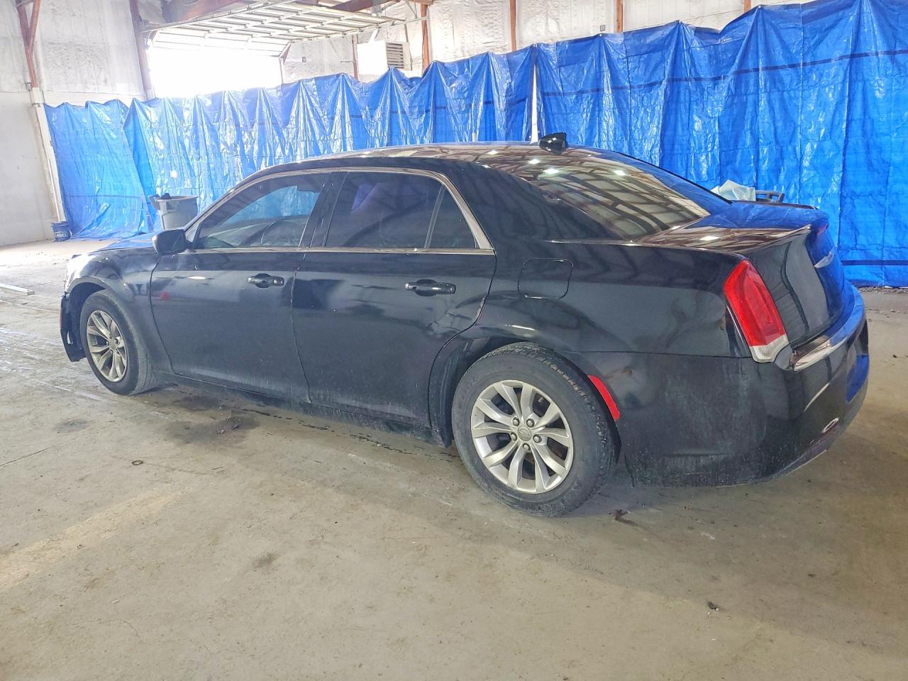 2015 Chrysler 300 Limited - Фото 2