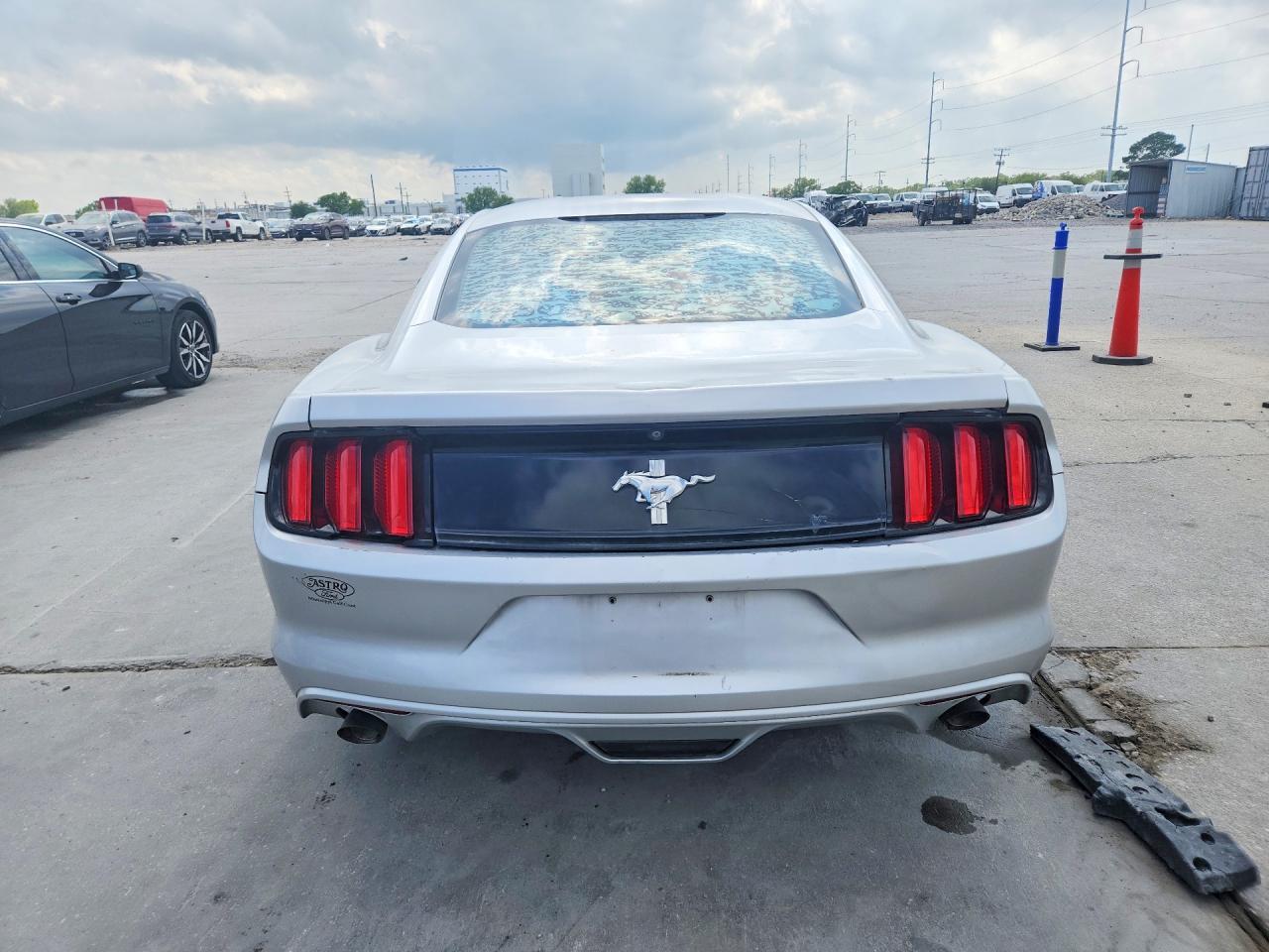 2015 Ford Mustang - Фото 6