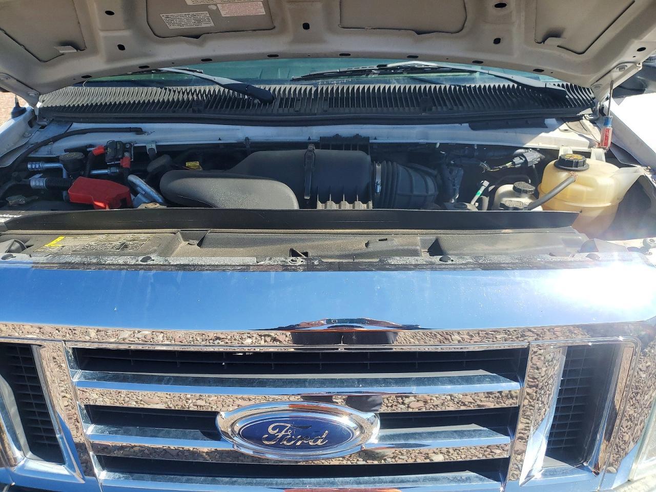 2013 Ford Econoline E350 Super Duty Cutaway Van - Image 7