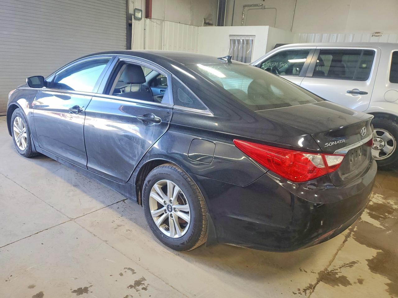 2012 Hyundai Sonata Gls - Image 2