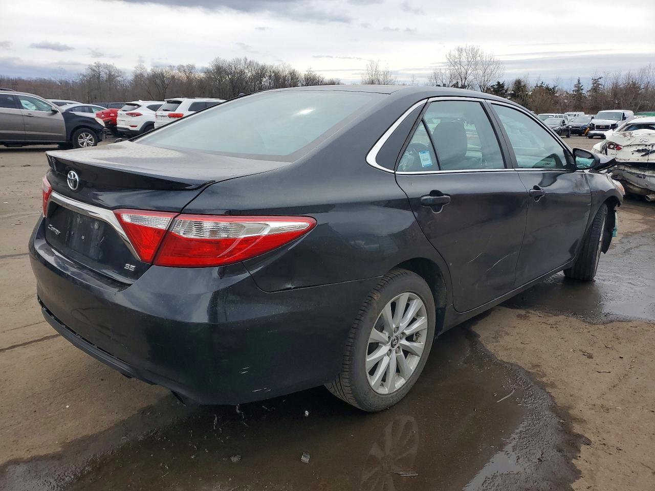 2015 Toyota Camry Se - Фото 3