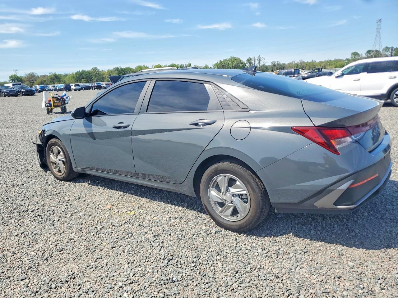 2026 Hyundai Elantra Se - Image 2