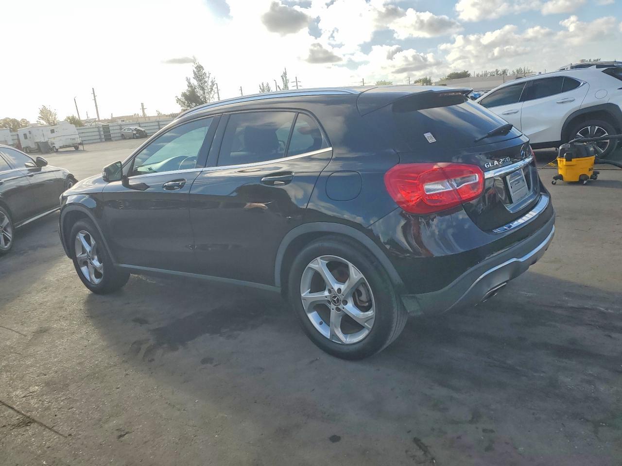 2018 Mercedes-Benz Gla 250 - Image 2