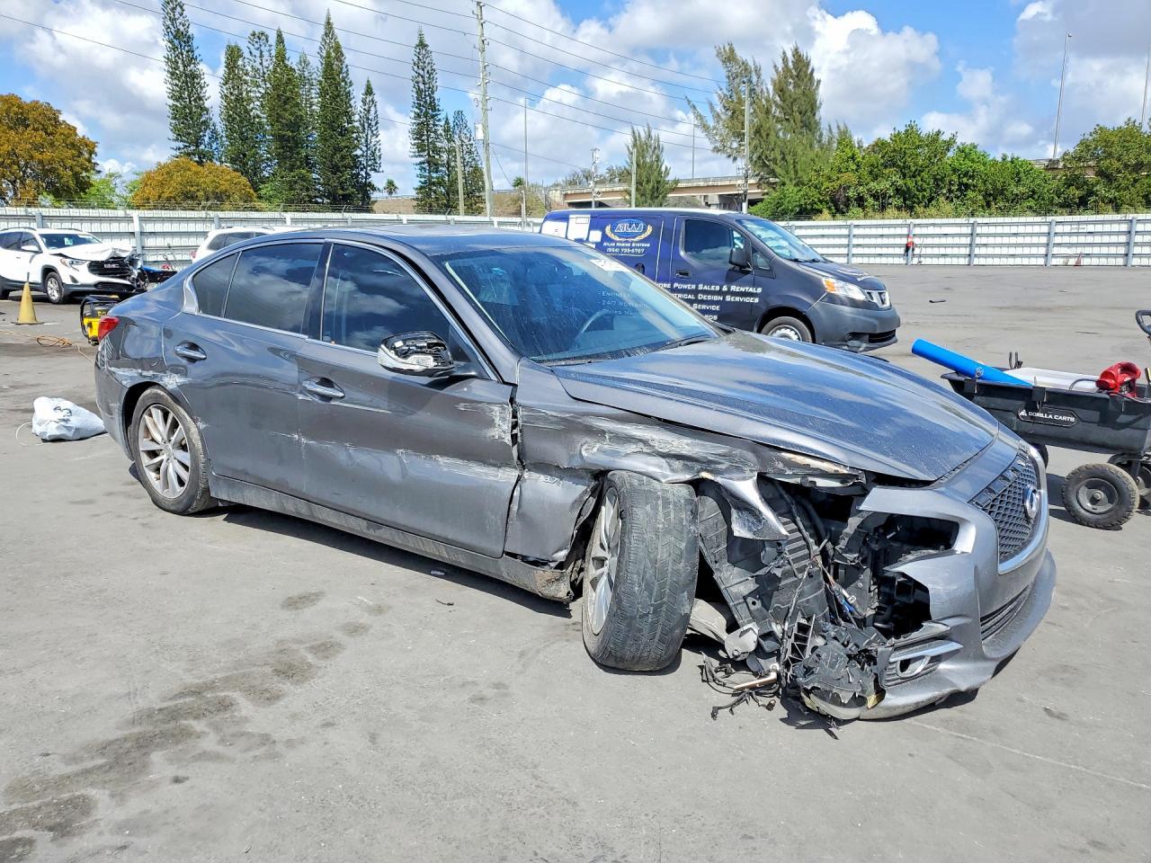 2015 Infiniti Q50 Premium - Image 4