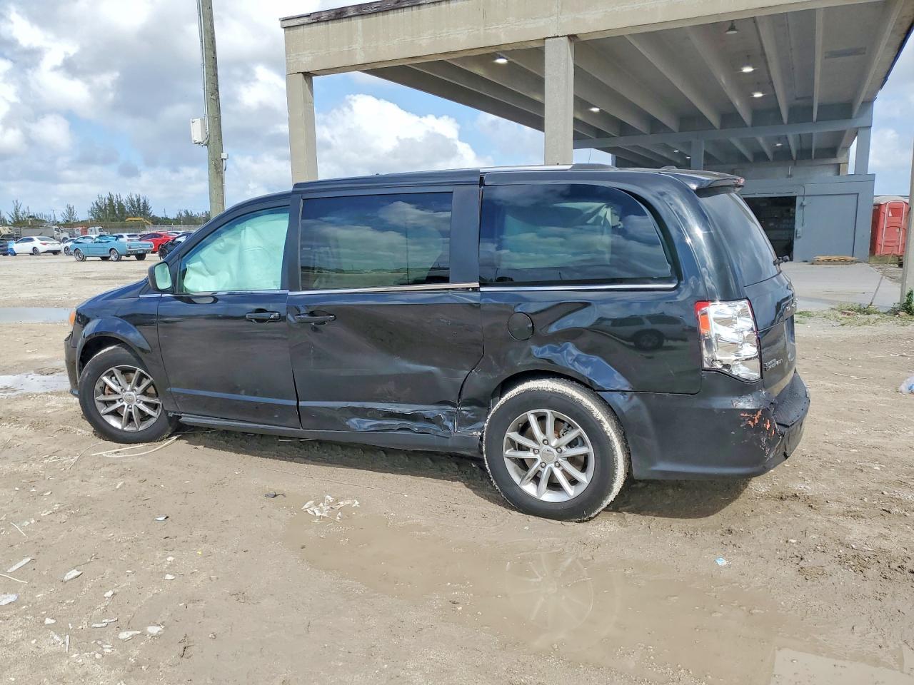 2019 Dodge Grand Caravan Sxt - Image 2