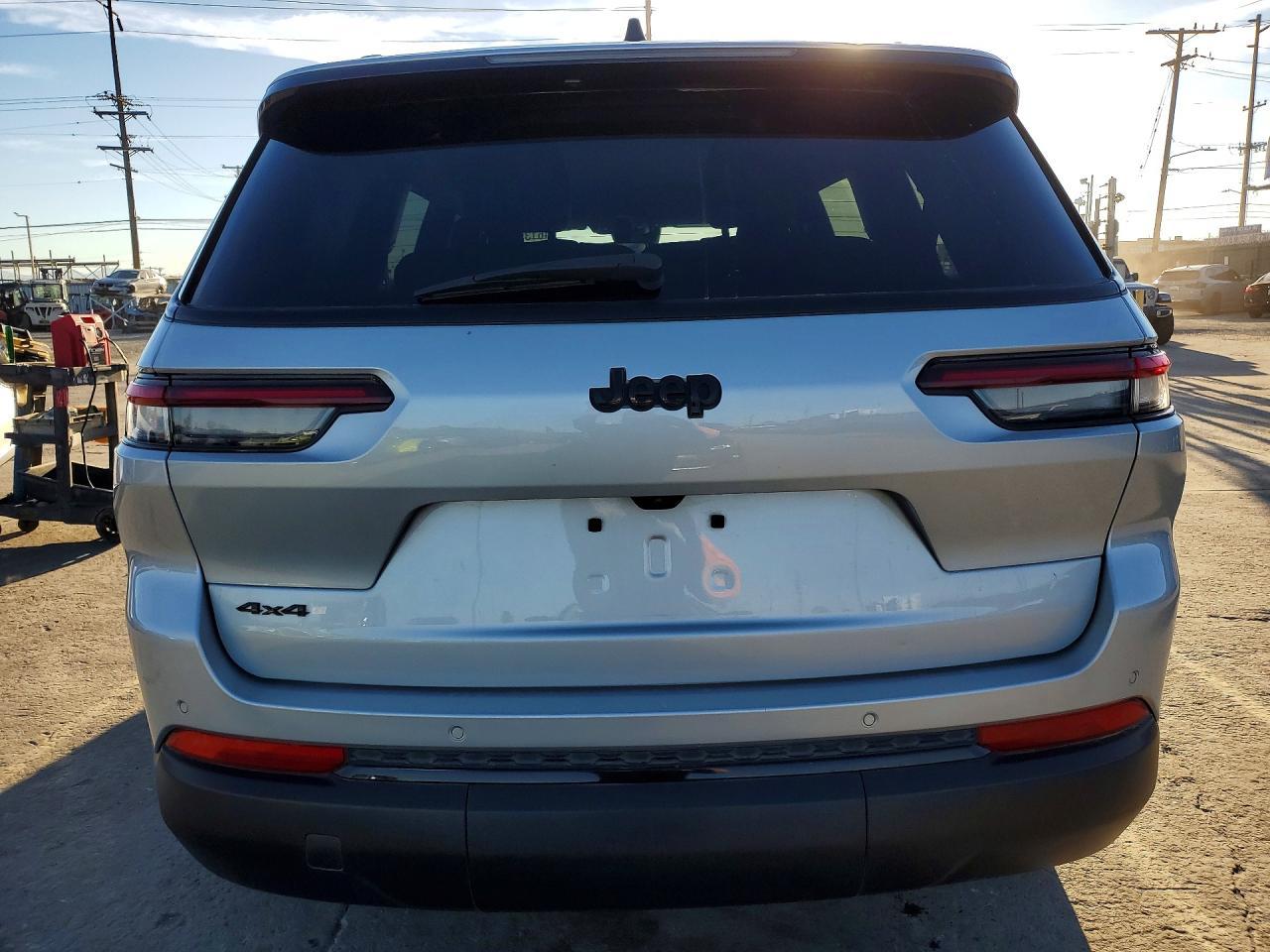 2023 Jeep Grand Cherokee L Laredo - Image 6