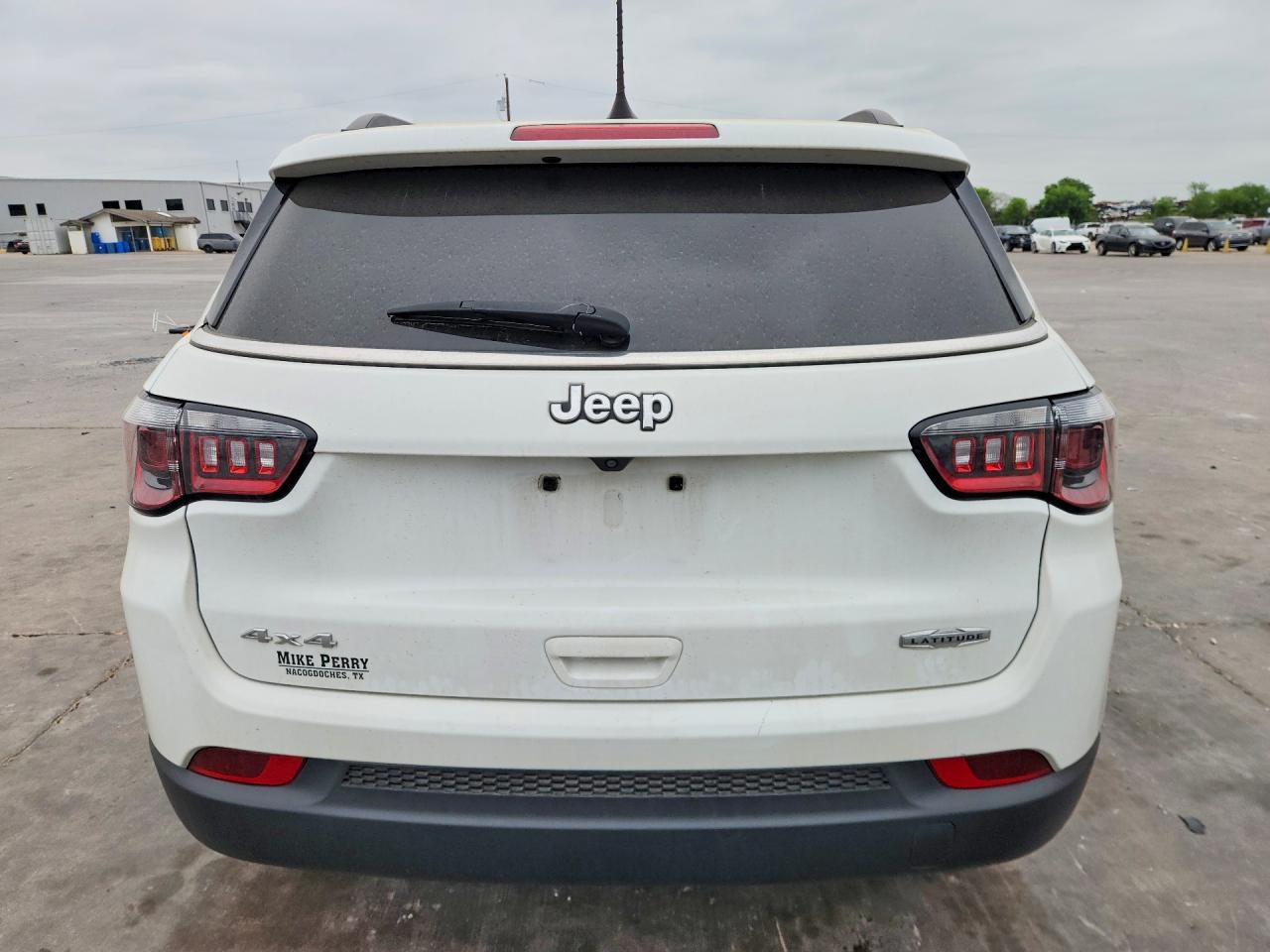 2023 Jeep Compass Latitude - Image 6