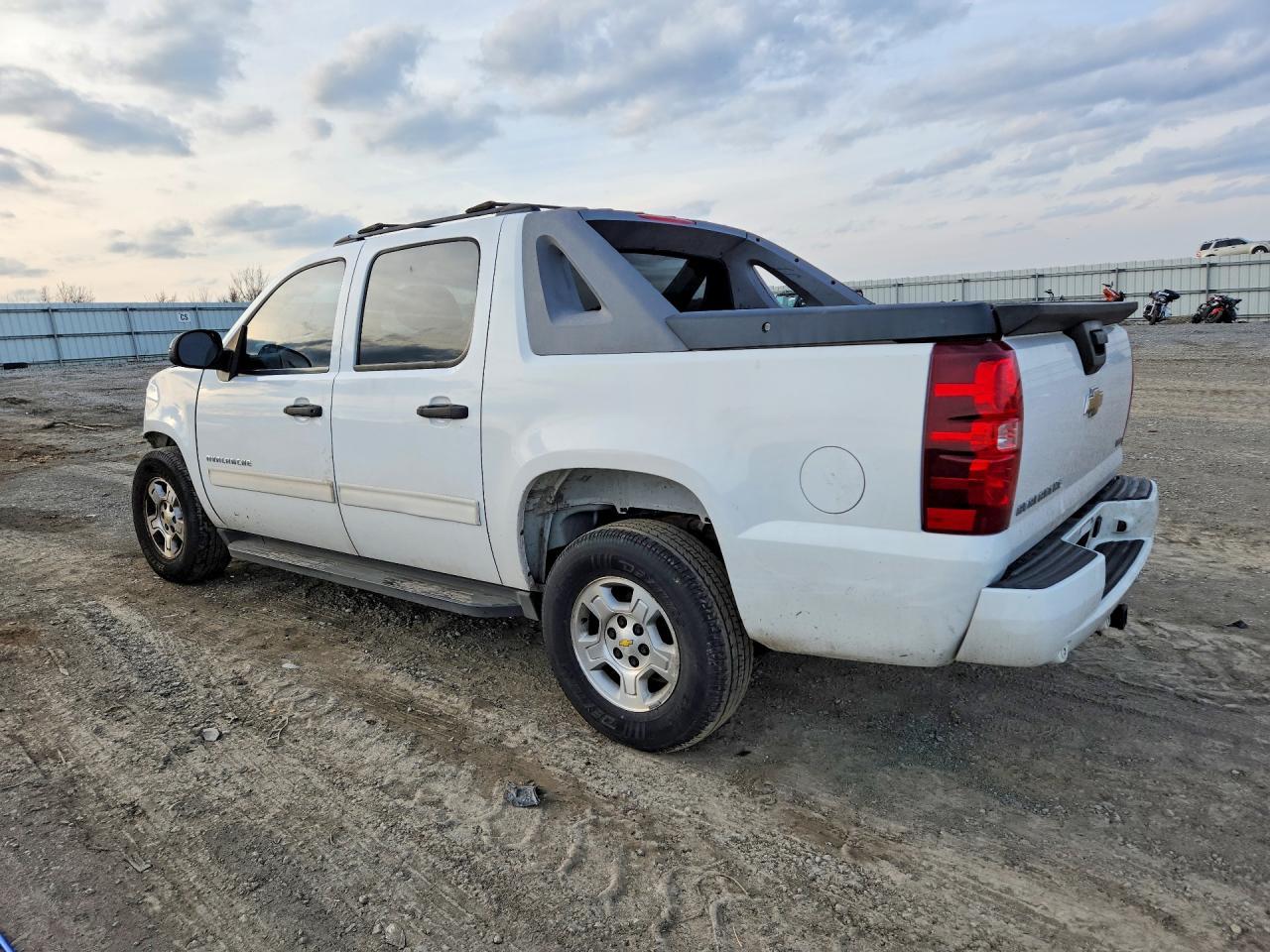 2010 Chevrolet Avalanche Ls - Фото 2