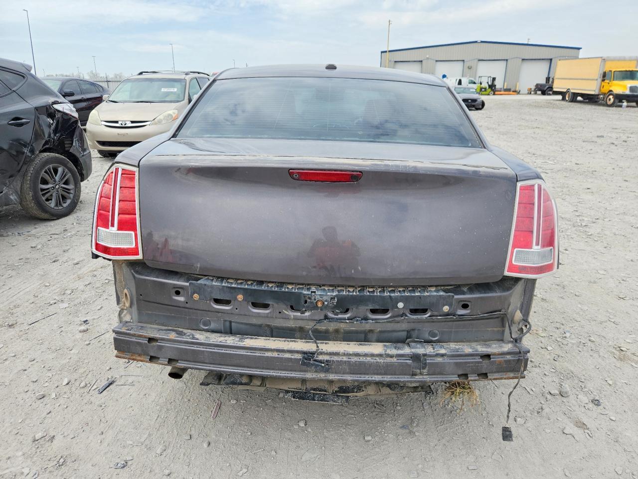 2014 Chrysler 300C - Image 6