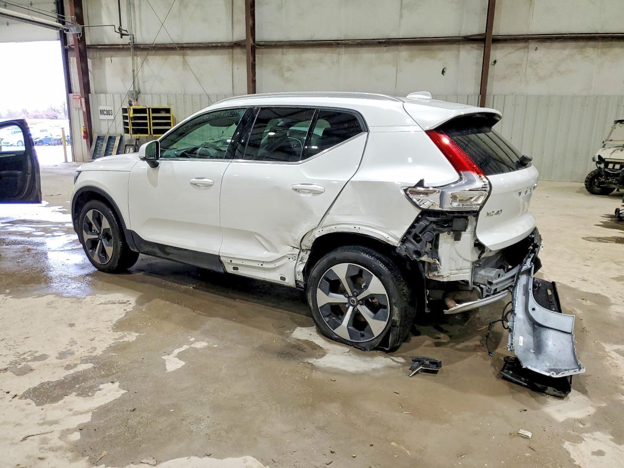 2025 Volvo Xc40 Plus - Фото 2
