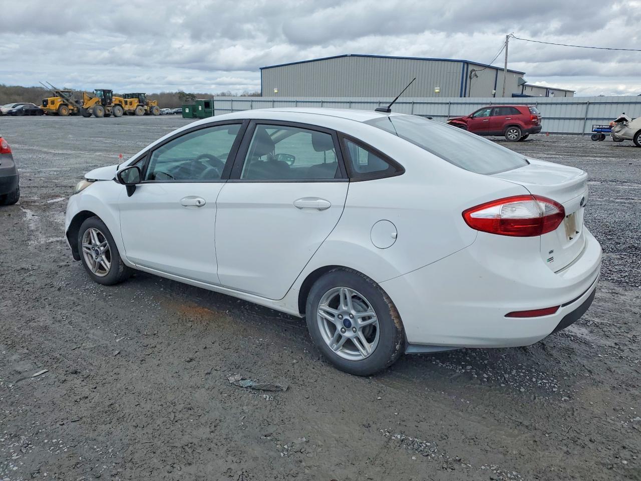 2017 Ford Fiesta Se - Image 2