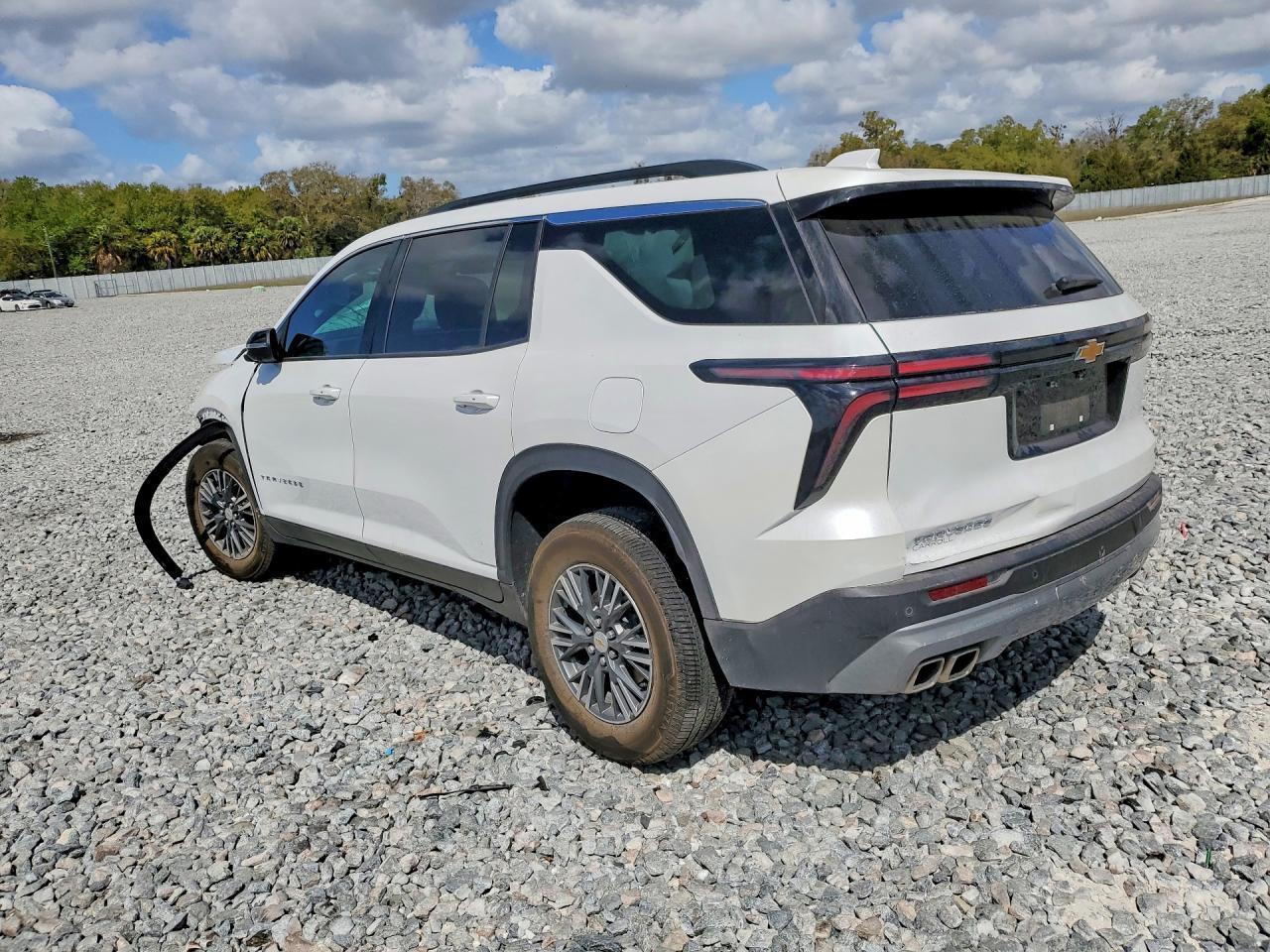 2024 Chevrolet Traverse Lt - Image 2