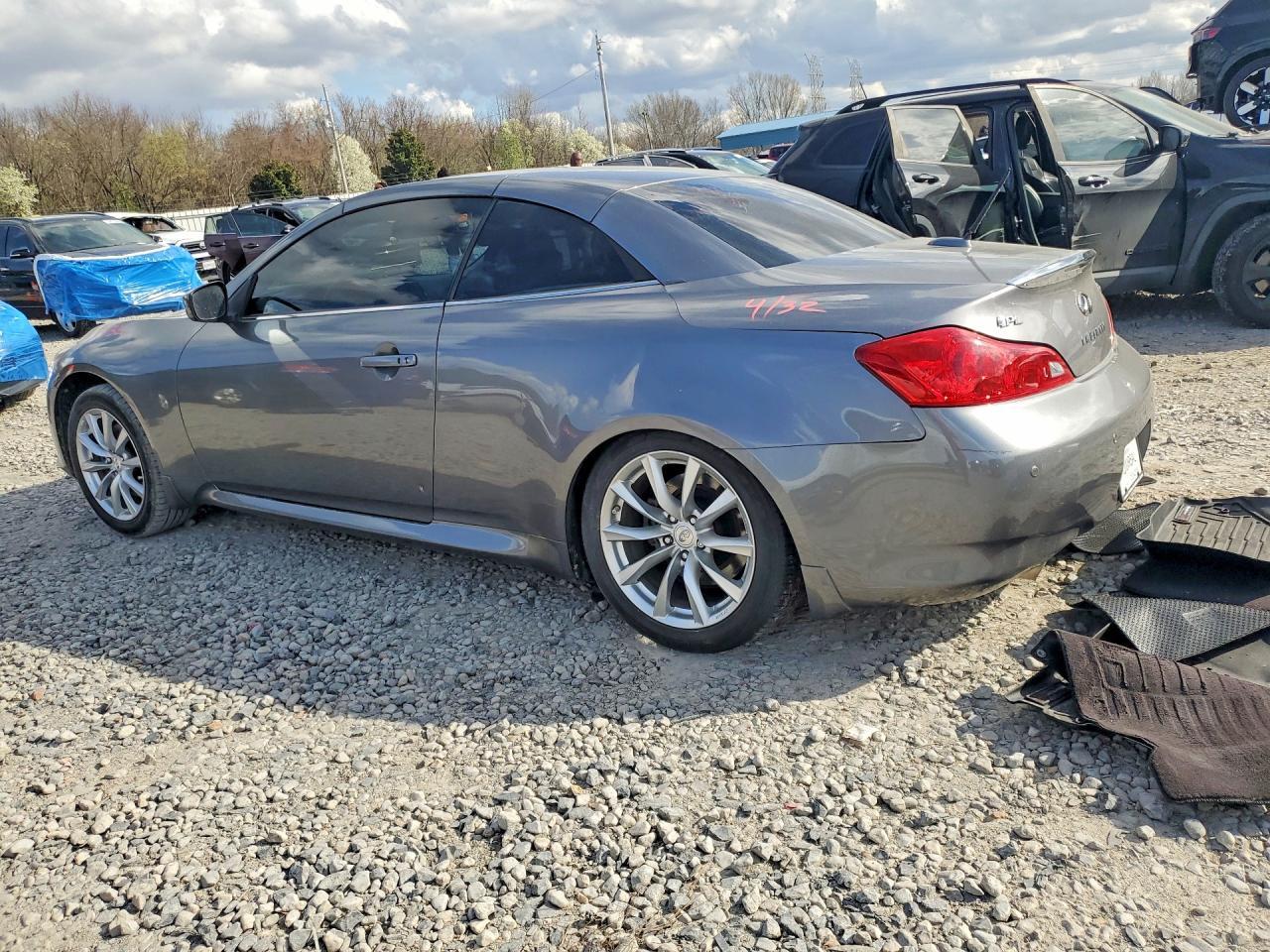 2013 Infiniti G37 Convertible Base - Фото 2