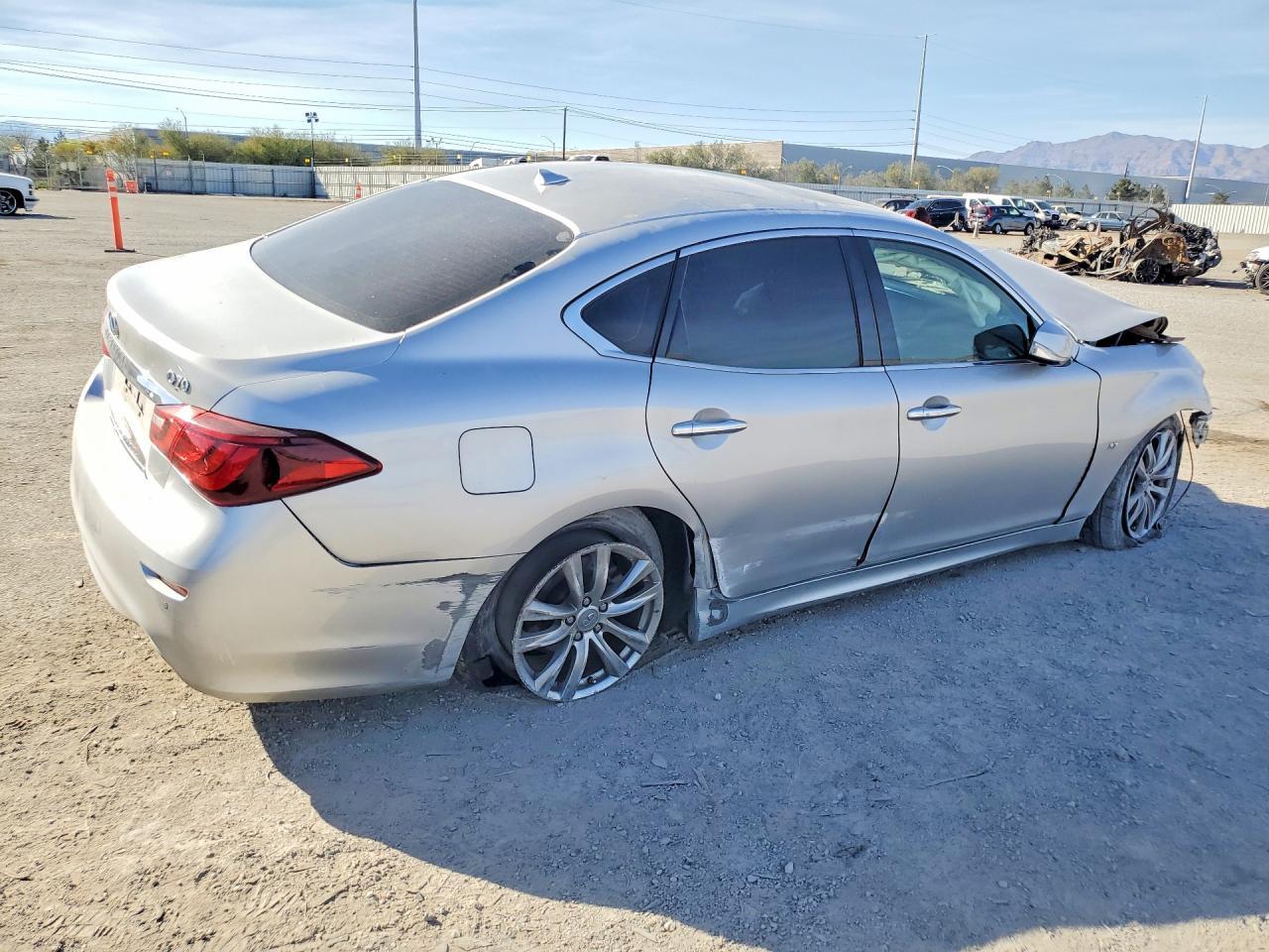 2018 Infiniti Q70 3.7 Luxe - Фото 3