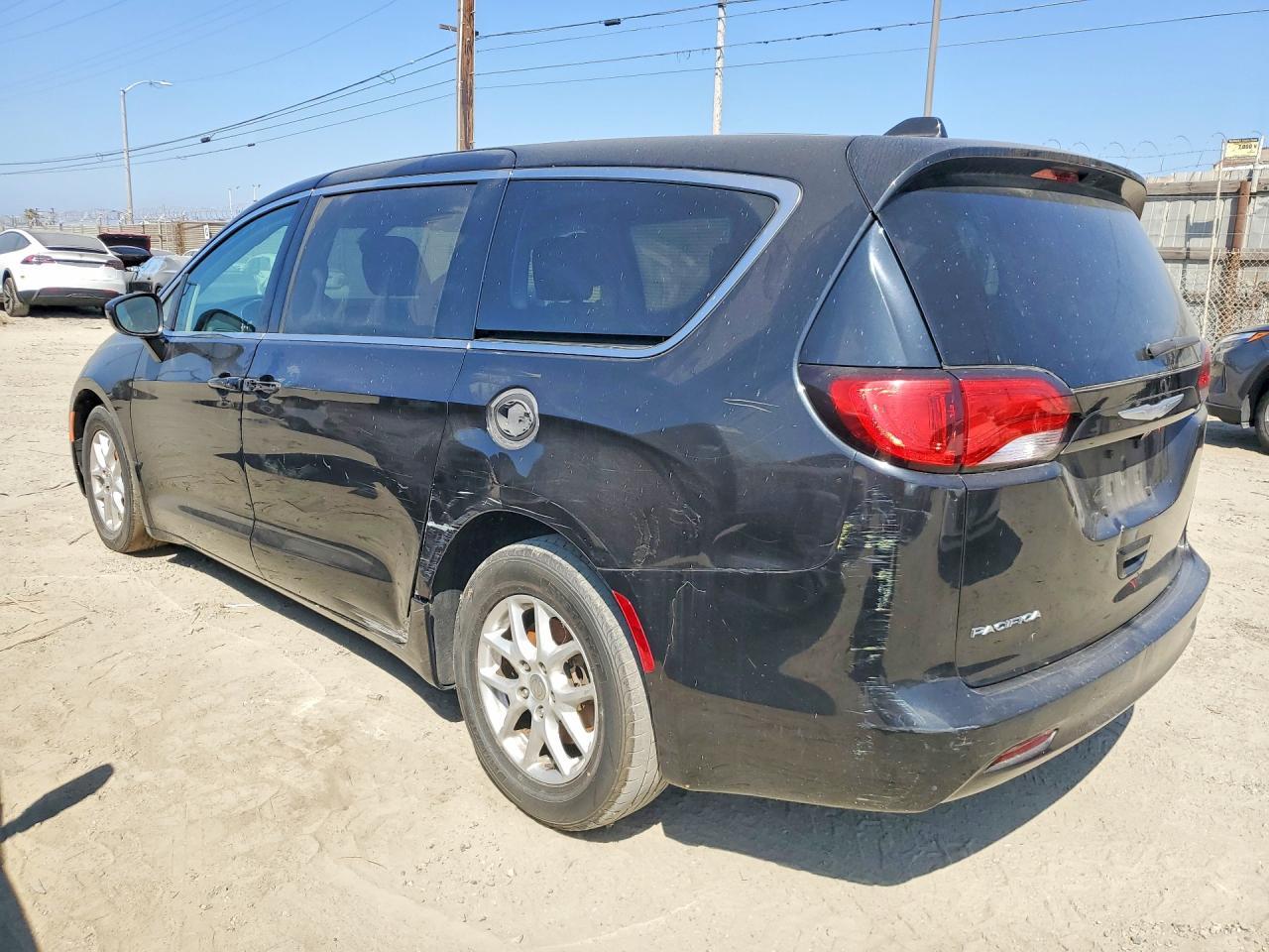 2017 Chrysler Pacifica Lx - Image 2