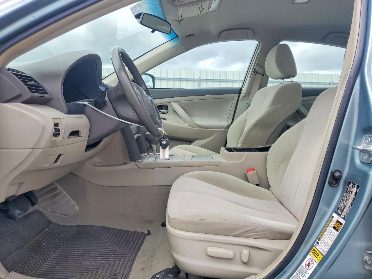 2010 Toyota Camry Le V6 - Image 7