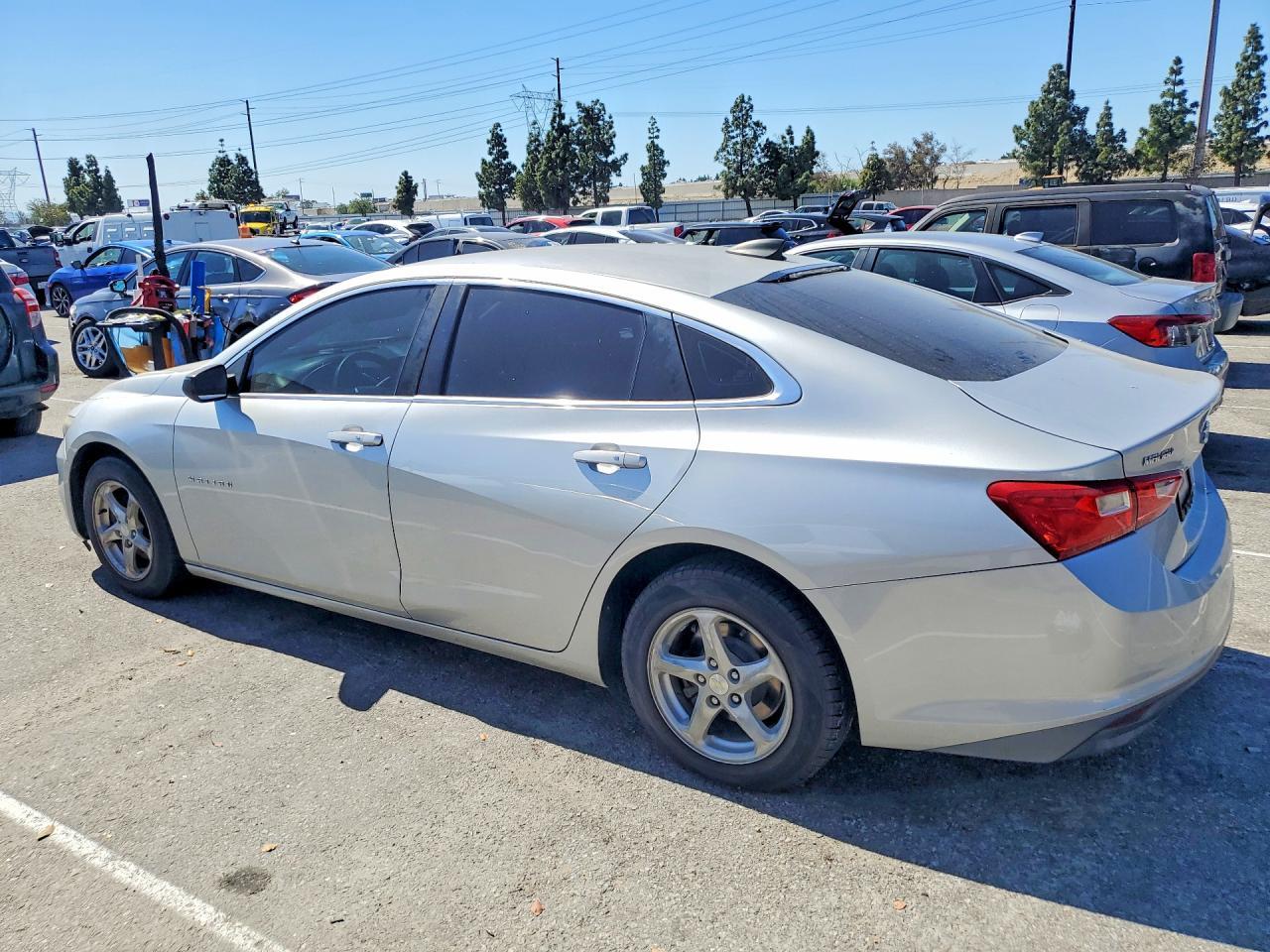 2016 Chevrolet Malibu Ls - Фото 2