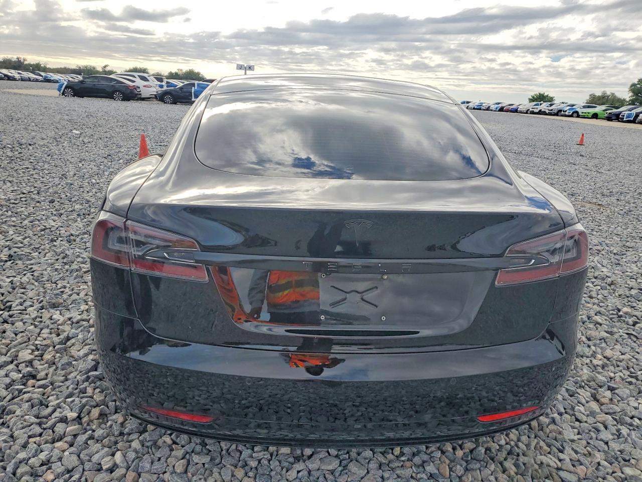 2020 Tesla Model S - Фото 6