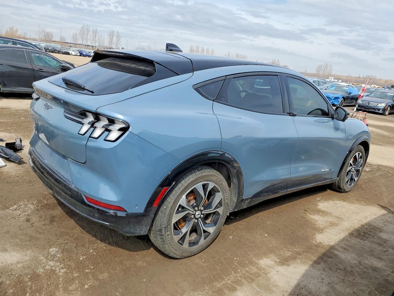 2023 Ford Mustang Mach-E Premium - Фото 3
