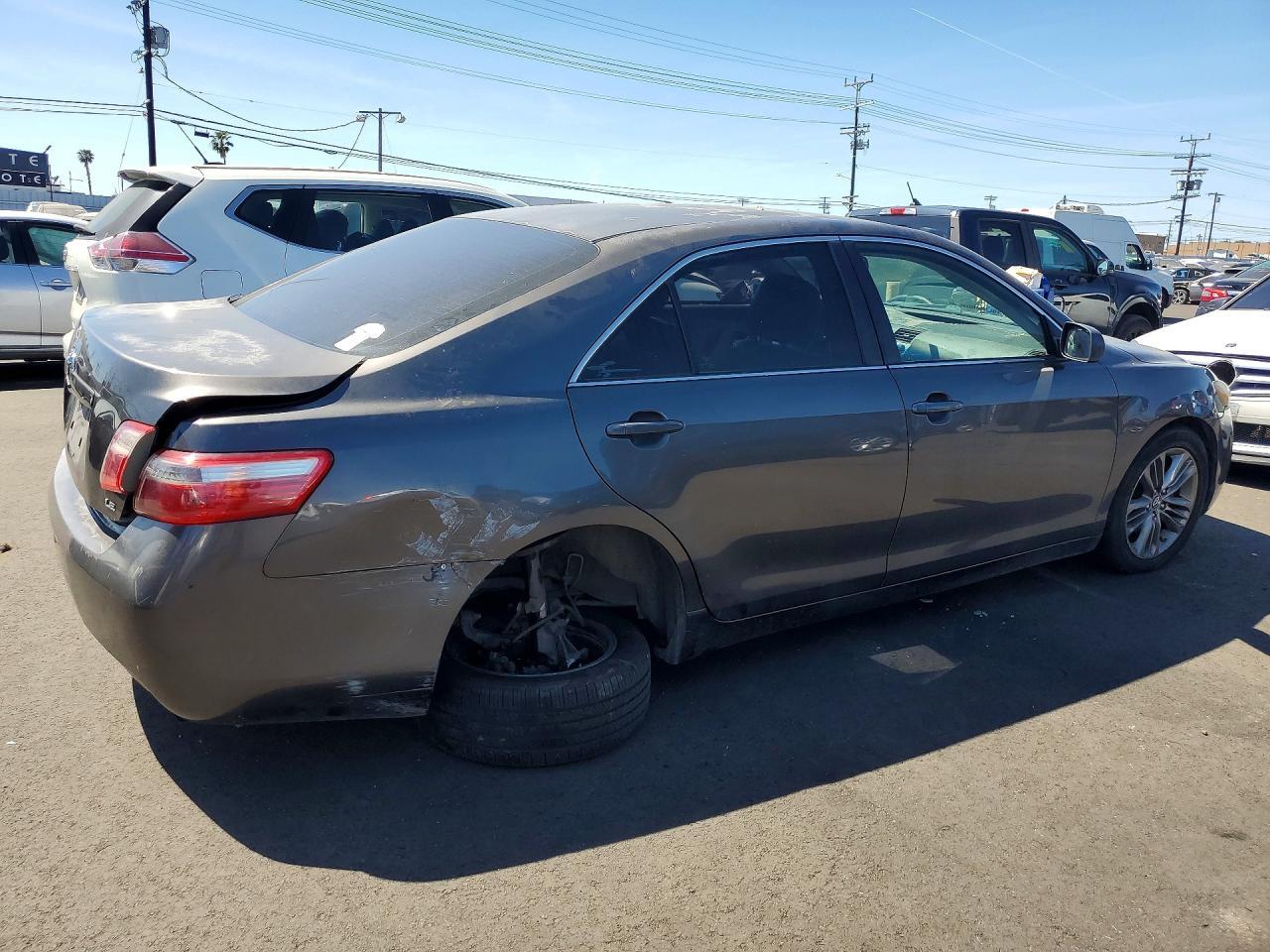 2008 Toyota Camry Le - Фото 3