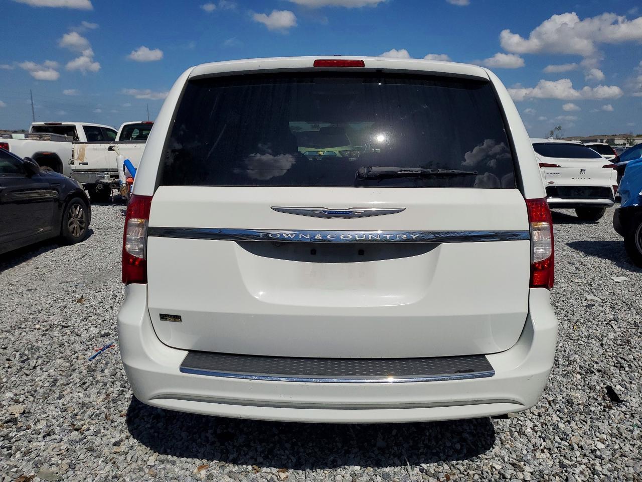 2016 Chrysler Town & Country Touring - Фото 6