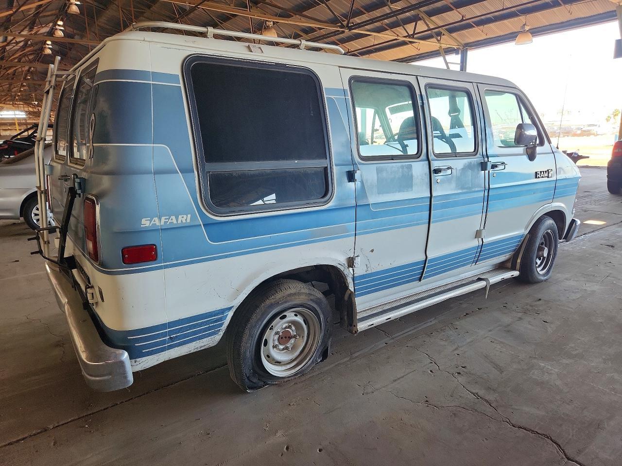 1990 Dodge Ram Van B150 - Фото 3