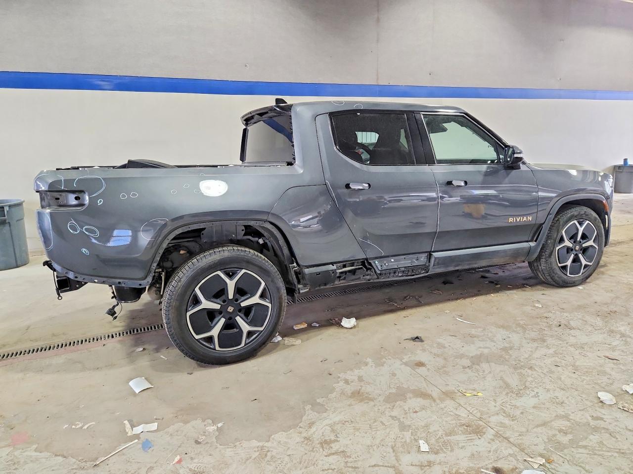 2022 Rivian R1T Adventure - Фото 3
