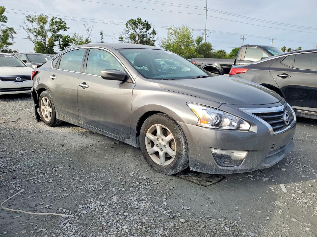 2016 Nissan Altima 2.5 S - Image 4