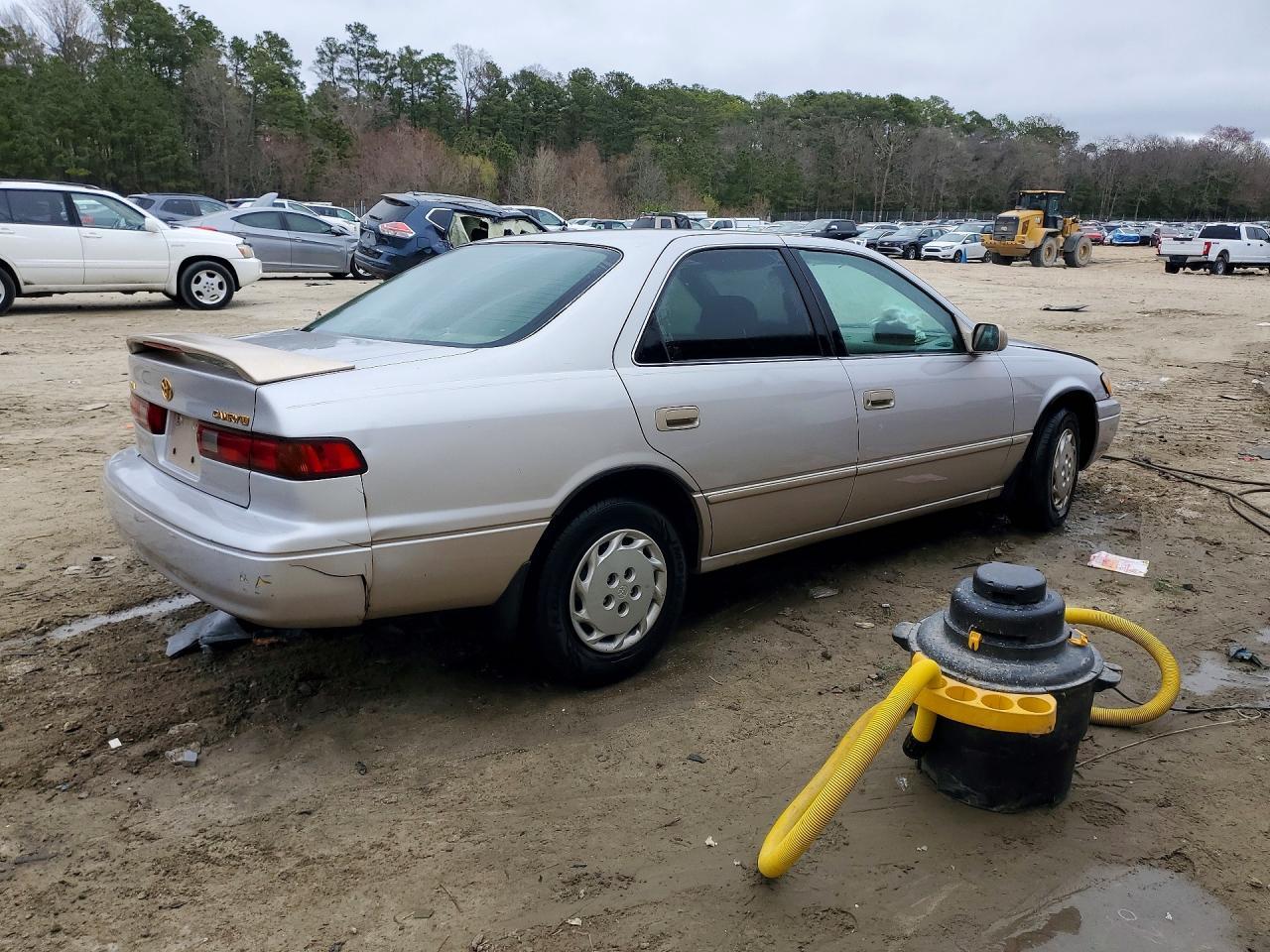 1998 Toyota Camry Le - Image 3
