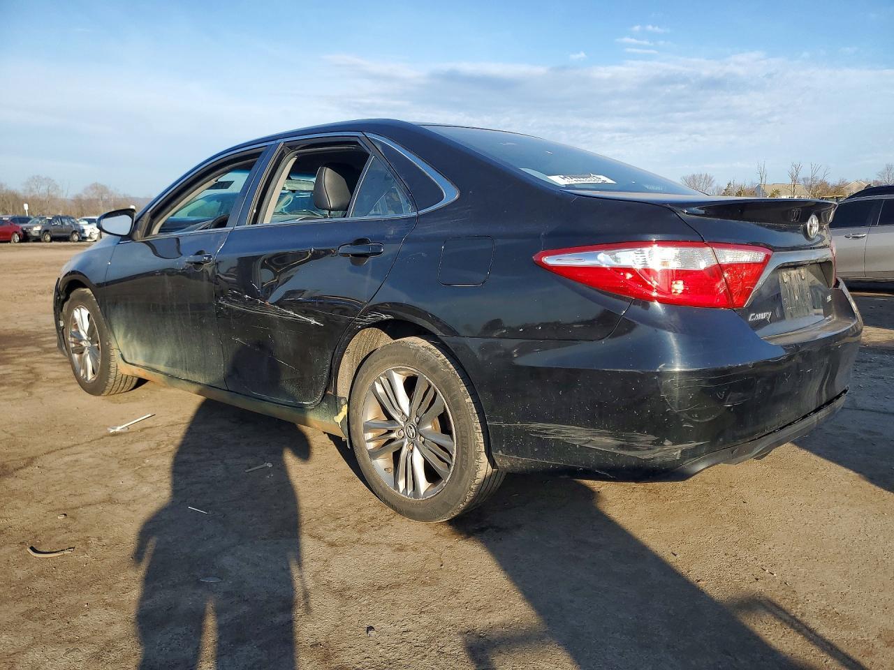 2015 Toyota Camry Se - Image 2