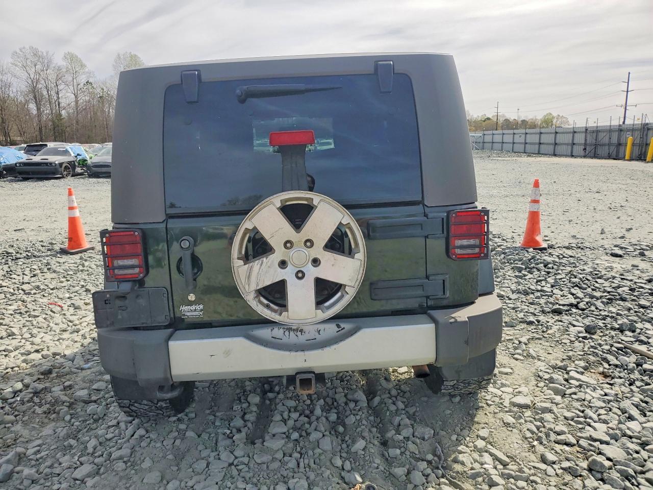 2010 Jeep Wrangler Sahara - Image 6