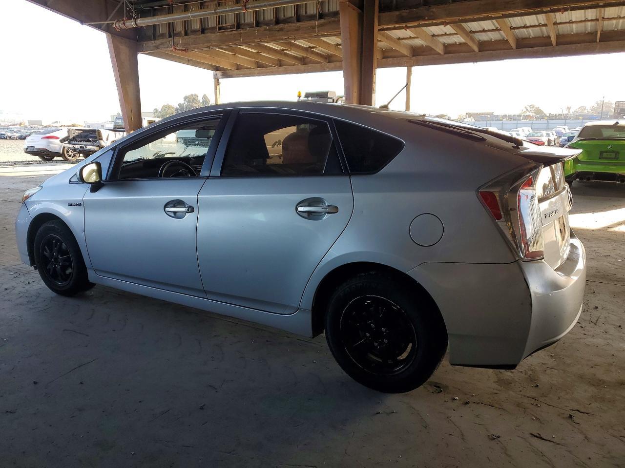 2013 Toyota Prius Two - Фото 2