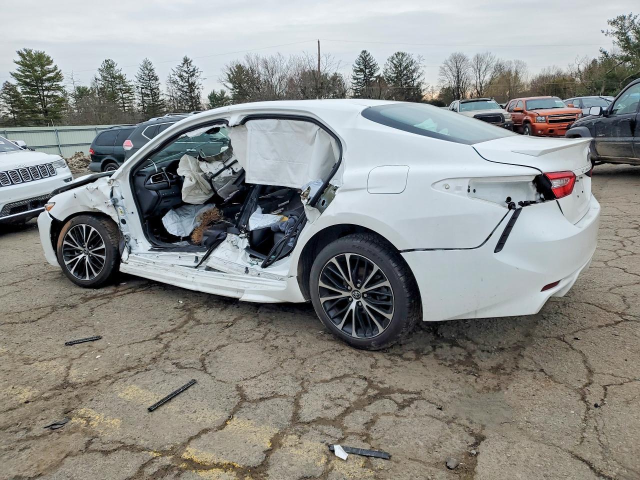 2018 Toyota Camry Se - Фото 2