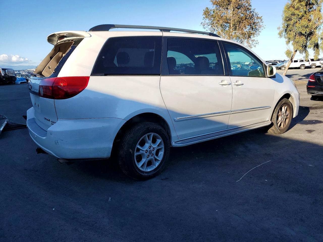 2006 Toyota Sienna Xle Limited 7 Passenger - Image 3
