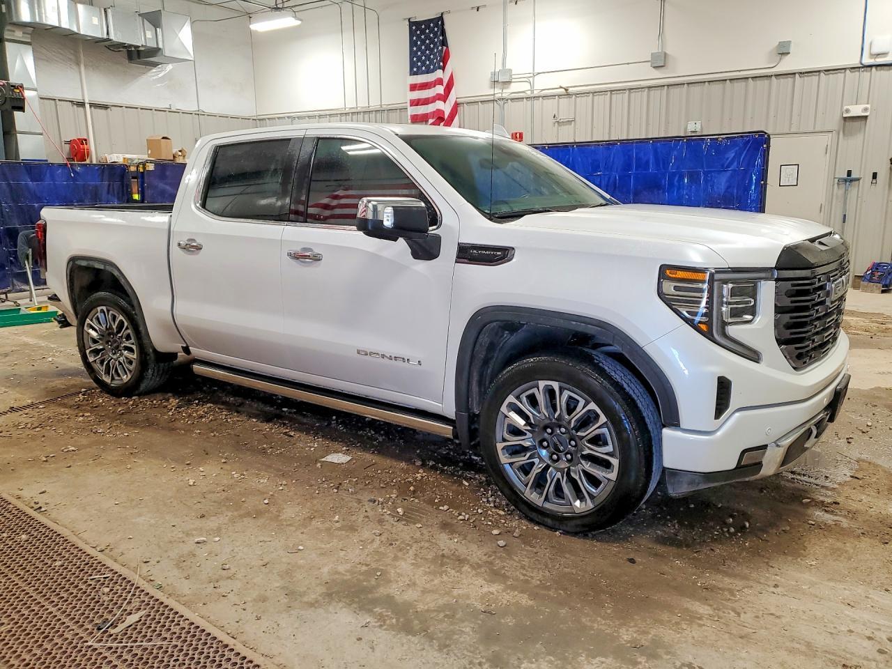 2025 GMC Sierra K1500 Denali Ultimate - Image 4