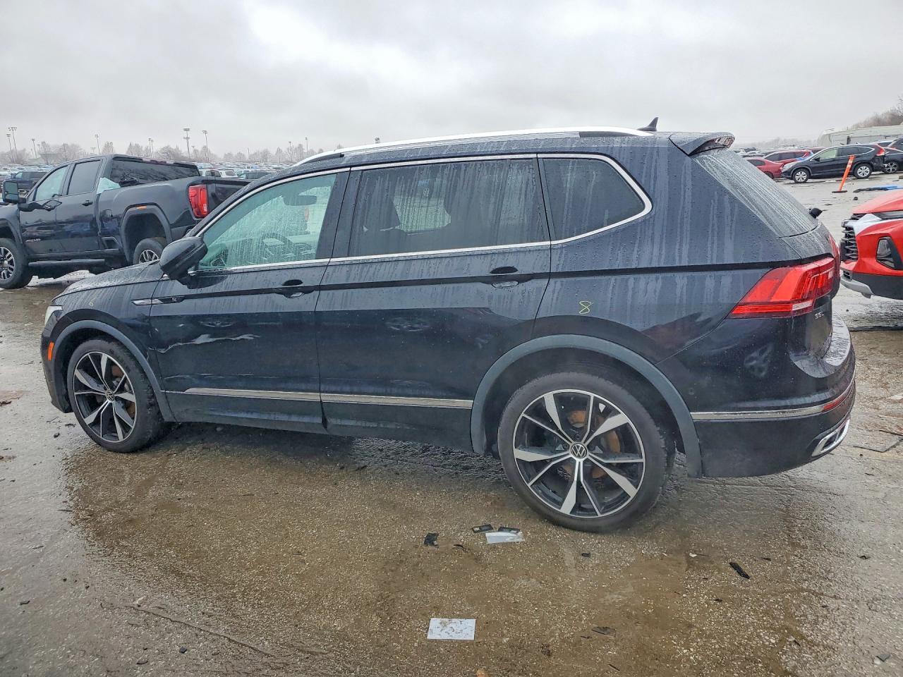 2022 Volkswagen Tiguan Sel R-Line - Image 2