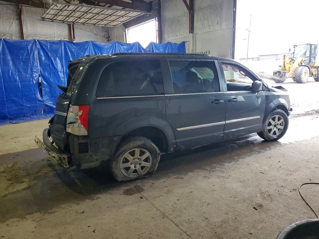 2012 Chrysler Town & Country Touring - Image 3