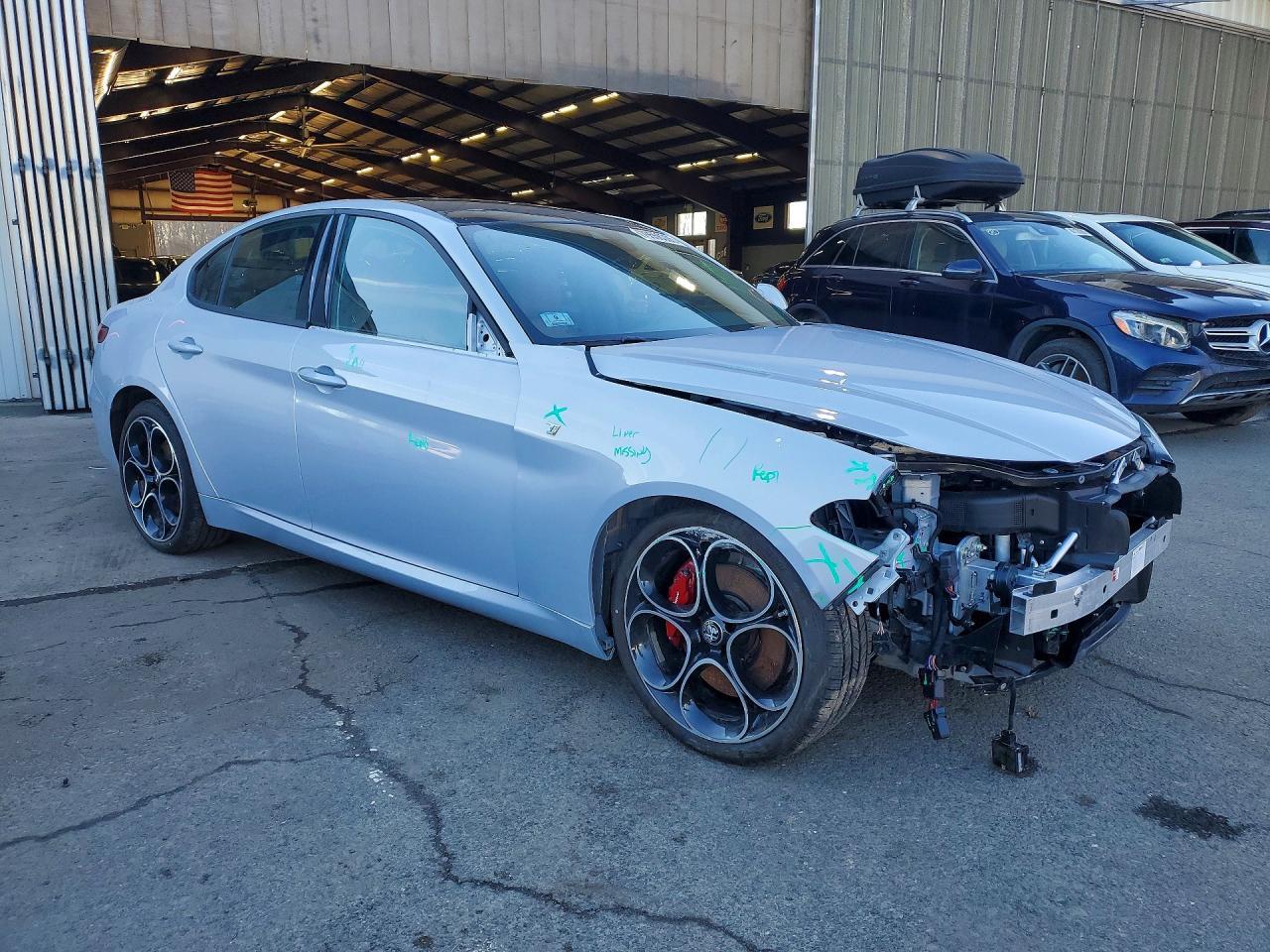 2022 Alfa Romeo Giulia Super - Image 4