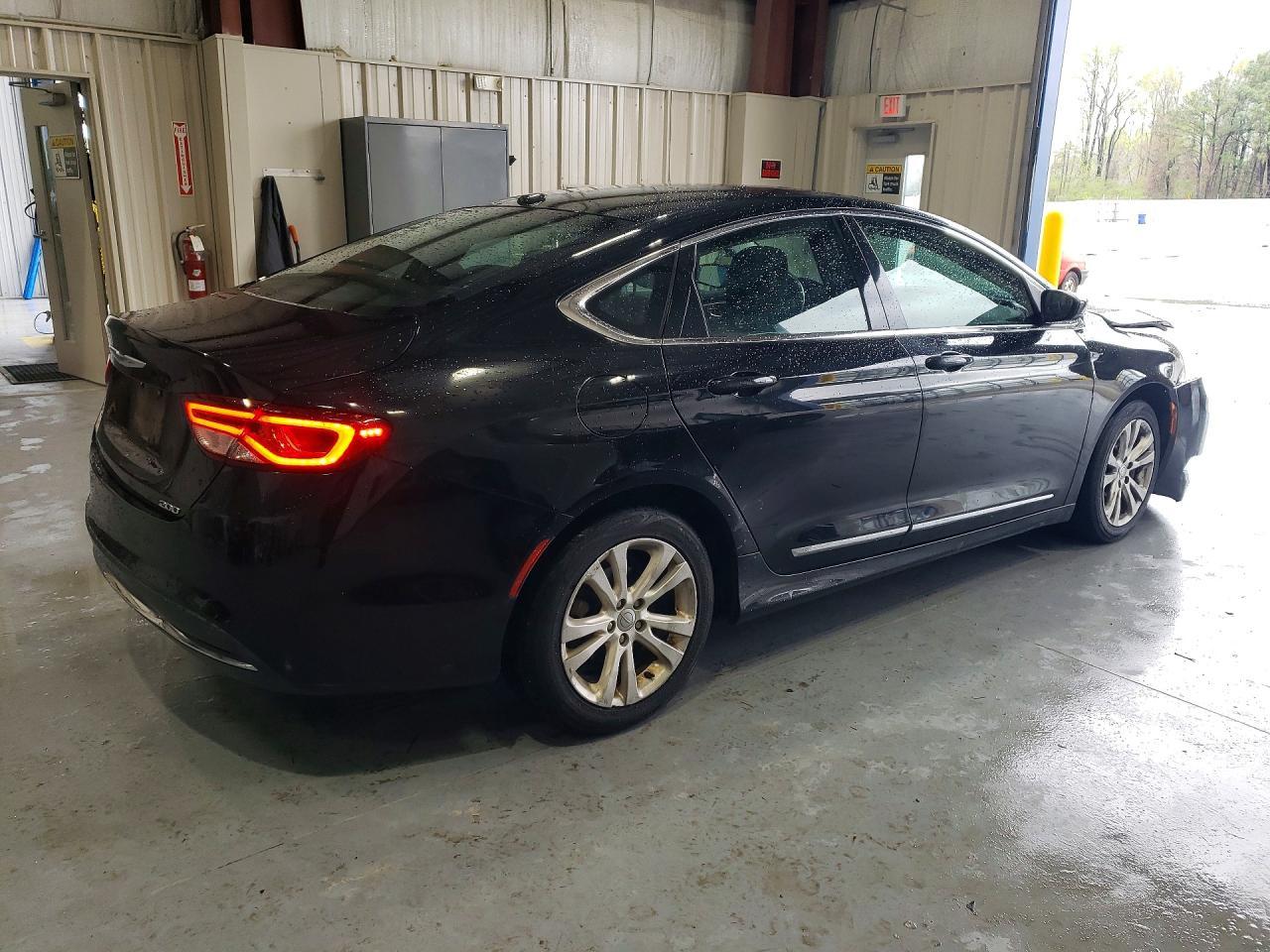 2016 Chrysler 200 Limited - Image 3